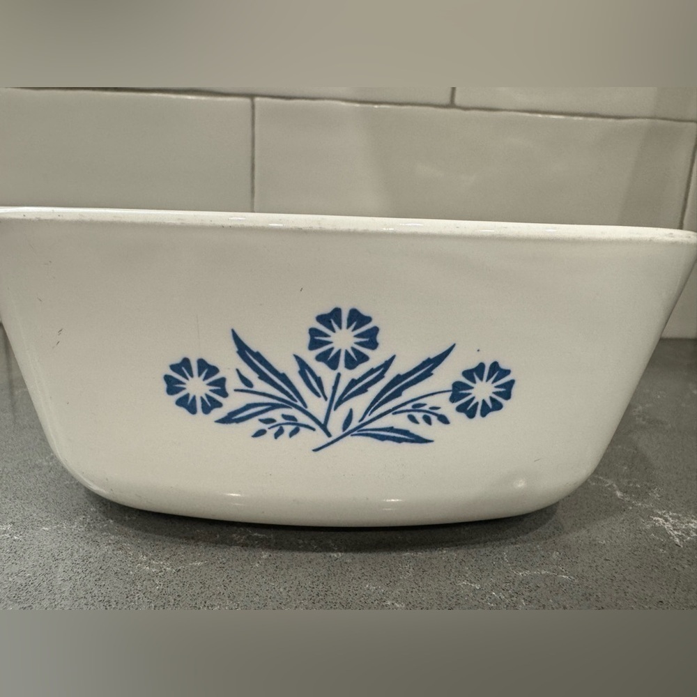 Vintage Corning Ware Blue Cornflower 1 1/2 Quart Casserole Dish, No Lid - Picture 2 of 8